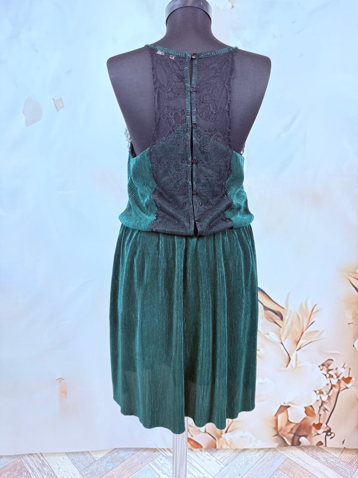 Rochie verde petrol plisată cu dantelă