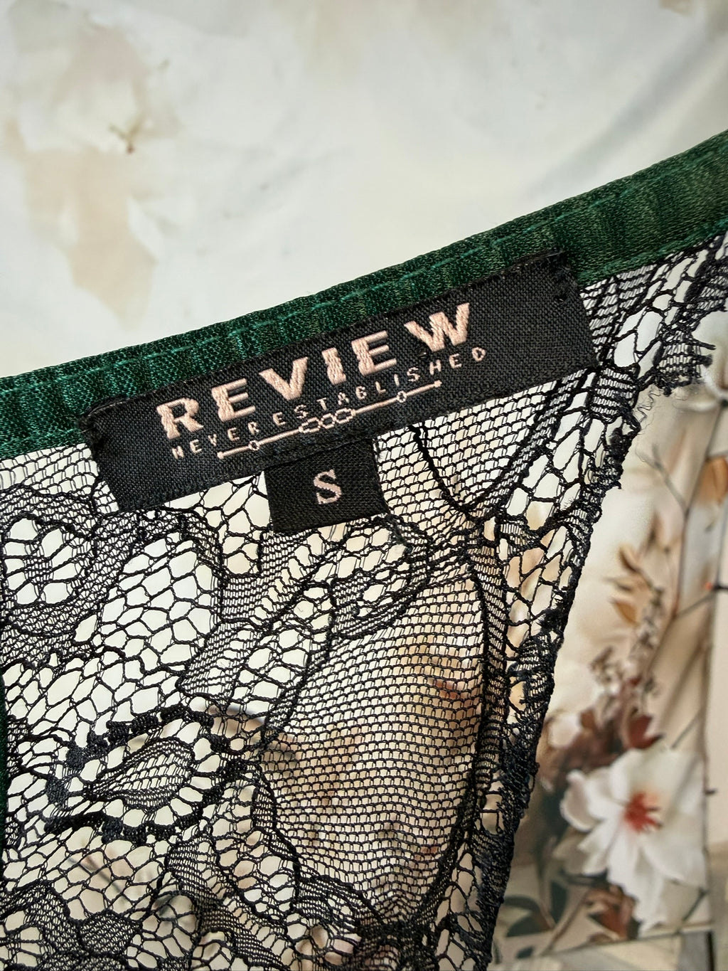Rochie verde petrol plisată cu dantelă