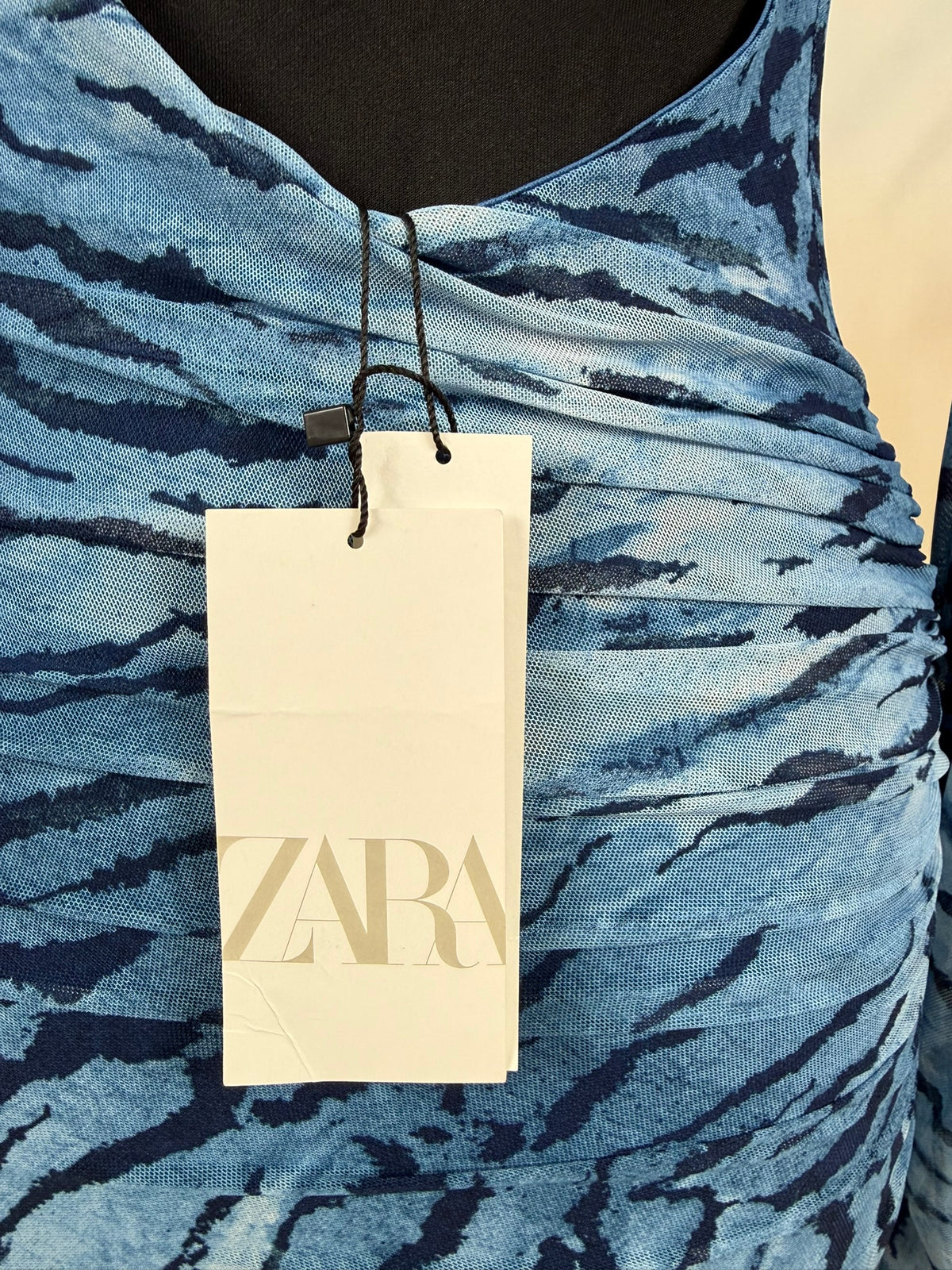 Rochie mini albastră din mesh cu print zebra