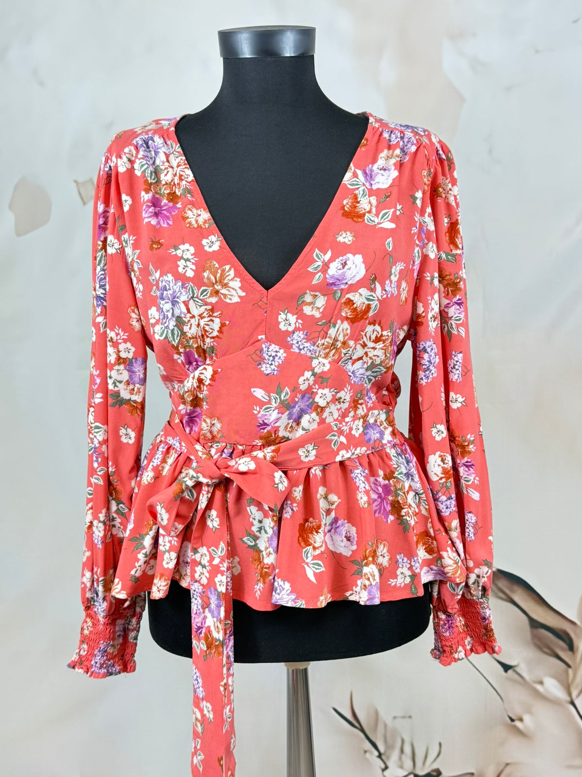 Bluză petrecută coral cu print floral
