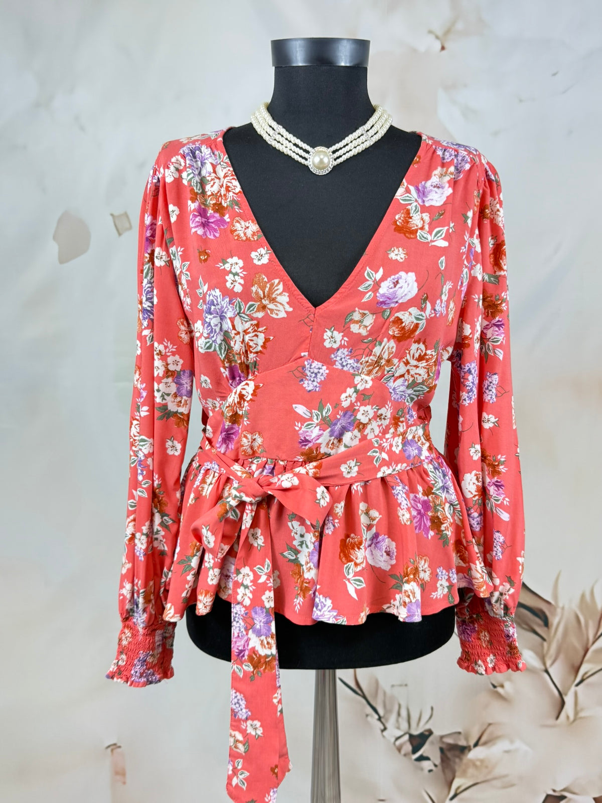 Bluză petrecută coral cu print floral