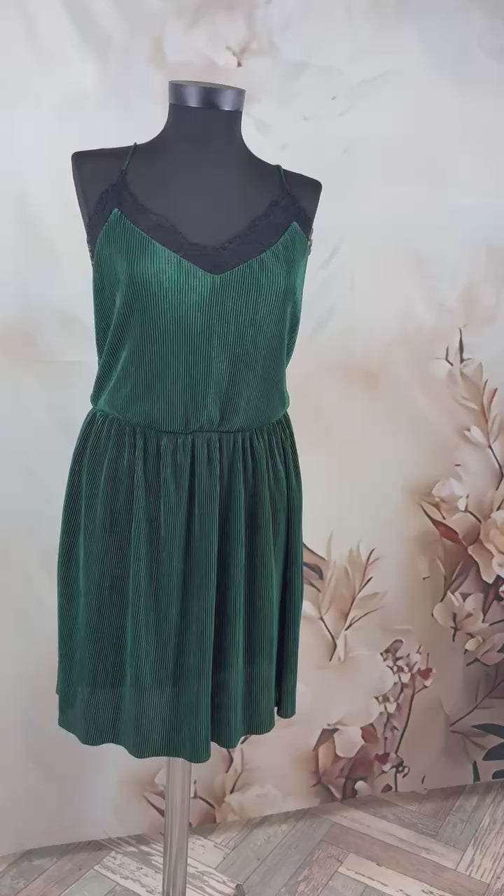 Rochie verde petrol plisată cu dantelă